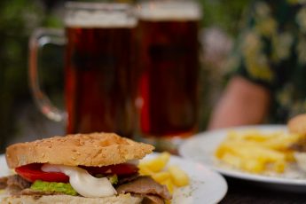 Promoción de dos churrascos y schops artesanales más papas fritas