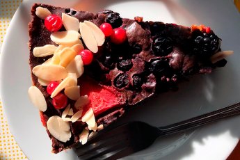 Pastel de Chocolate y Berries Vegan Bunker