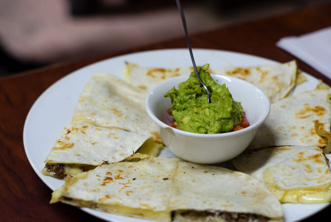Nachos con carne y guacamole