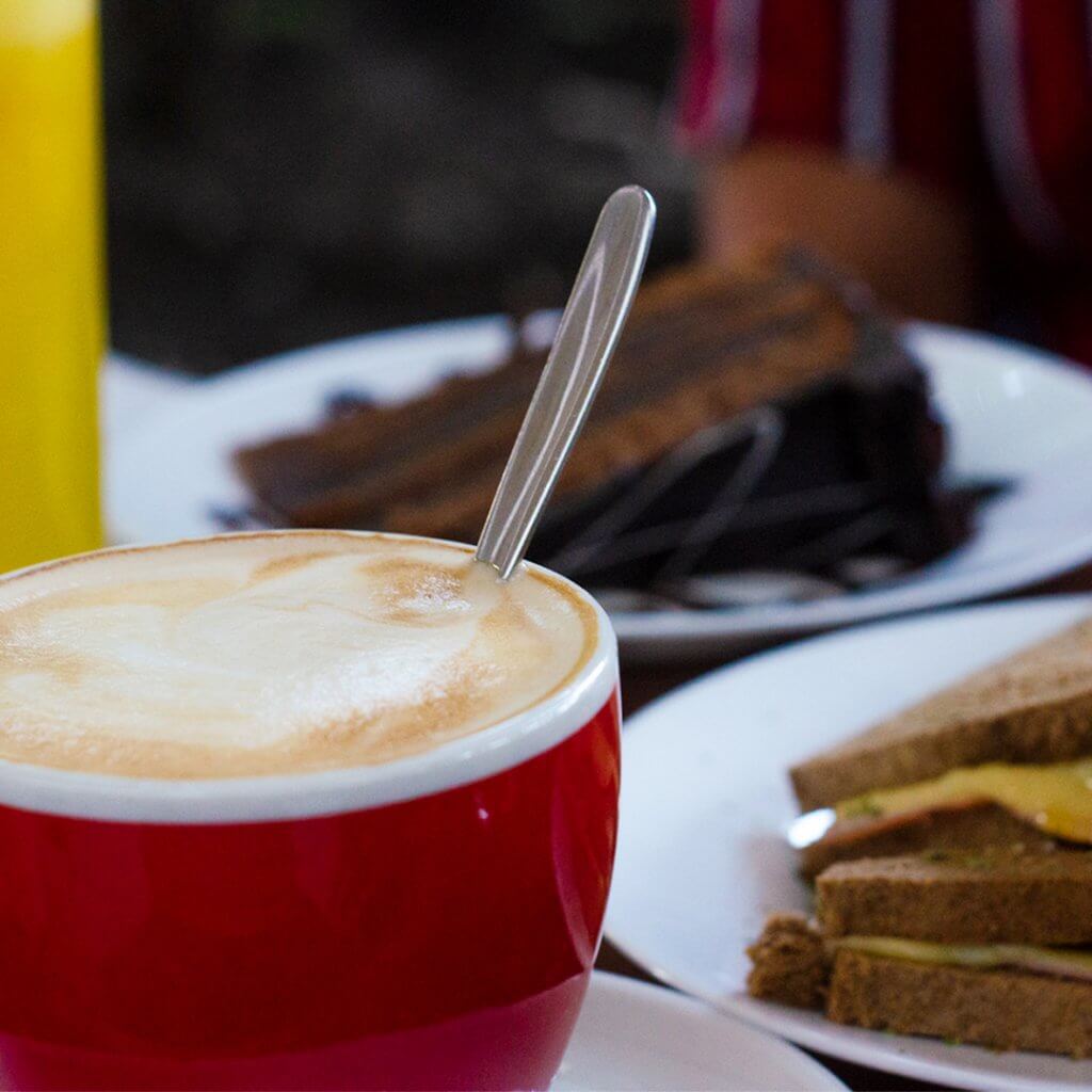 promo de torta cafe y jugo natural