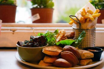 Tabla para tres Estacion Condell