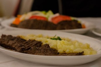 Entraña y puré de Casa Juancho