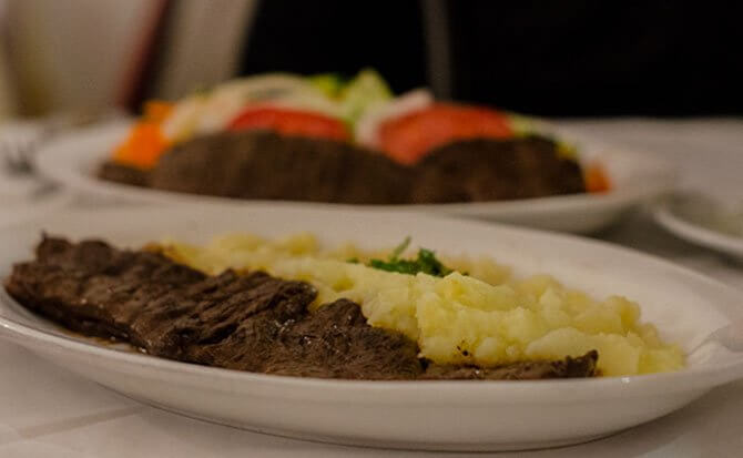 Entraña y puré de Casa Juancho