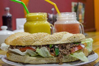 Sándwich mechada de Sudamerican Sándwich